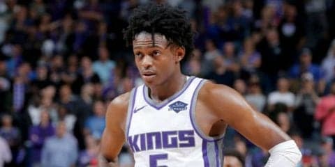 2年目のディアロン・フォックス、レブロン以来史上2人目となる快挙を達成