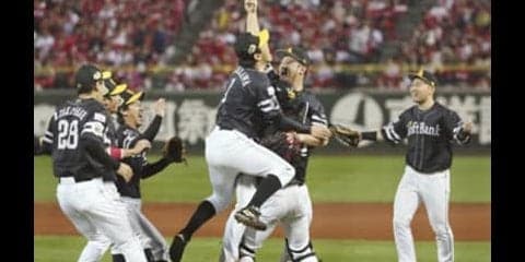 甲斐だけじゃない。「抑え捕手」高谷ら、名脇役がホークスを救った