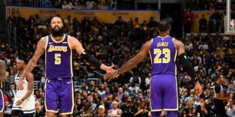 チャンドラー効果で守備向上のレイカーズ、終盤のリバウンドを制しウルブズ撃破