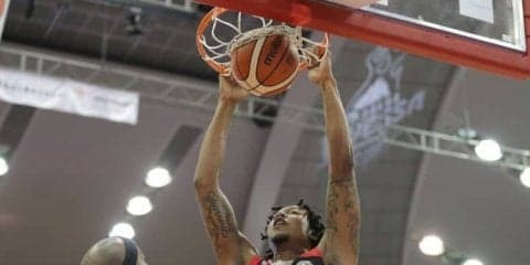 大阪エヴェッサ自慢の強力インサイド陣が奮闘、横浜に逆転勝利して連敗を止める