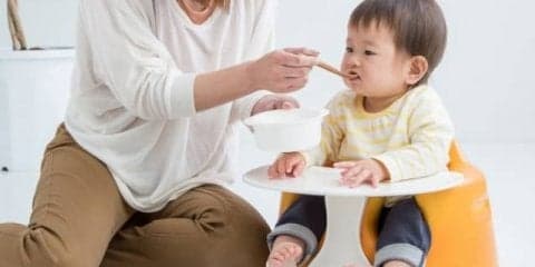 栄養士が解説！5か月からの離乳食のステップ