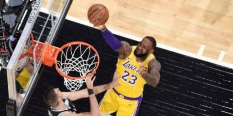 キングスの好調オフェンスを封じたレイカーズ、今シーズン初の勝率5割に到達