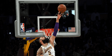 タイソン・チャンドラーのブザービーター・ブロックが炸裂、レイカーズが3連勝