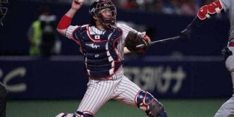 【日米野球】“甲斐キャノン”炸裂せず…　今季24盗塁ロサリオに盗塁許し、スタンドため息