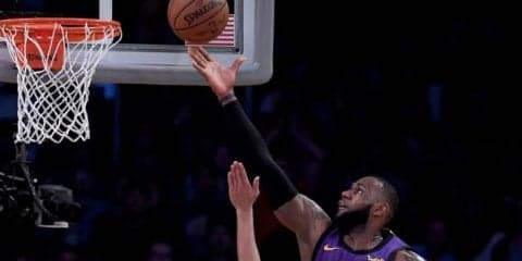 レブロンがシーズンハイの44得点で得点ランク歴代5位に浮上、レイカーズは4連勝