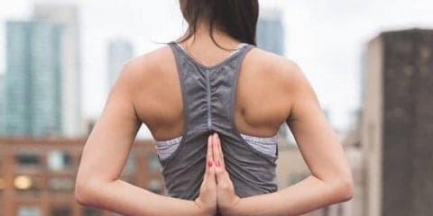 肩こりになってしまう人の癖②～肩甲骨を寄せられる？～