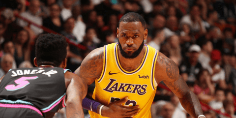 古巣相手にレブロン・ジェームズが51得点の大爆発、レイカーズがヒートに勝利