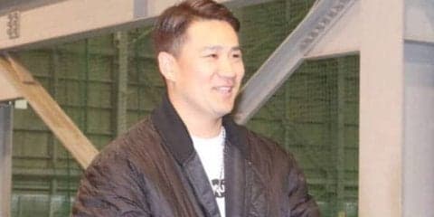 田中将大が恒例の古巣訪問で平石新監督にエール　「1つでも多く勝ってほしい」