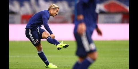 長友佑都を追うレフティ。代表左SB定位置争いに山中亮輔が名乗り