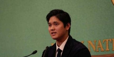 【MLB】新人王・大谷翔平が“凱旋帰国”「術後の経過は順調」米1年目を笑顔で報告