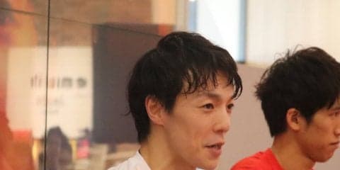 アキラ100％、「卓球×裸芸」の新境地の動画披露　「卓球界のアキラ100％」もコメント