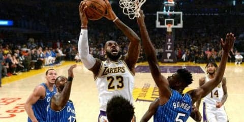 連勝ストップも、レブロンは勝負どころをチームメートに託した選択に後悔なし