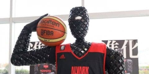 アルバルク東京の進化したAIバスケットボールロボット『CUE2』、立飛に立つ！