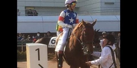 土曜中山４Ｒ新馬は１３番人気の伏兵テンブンが逃げ切る