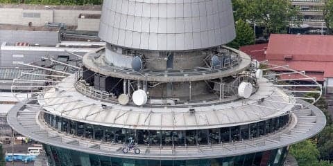 モンスターエナジーFMXライダー東野貴行が地上300mをライド！