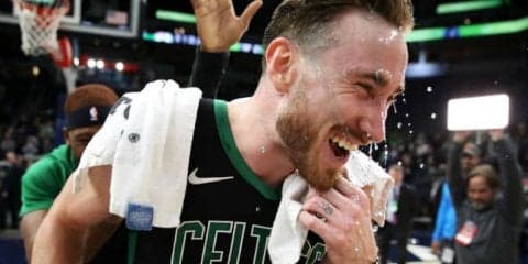 練習での厳しい接触により、本来の姿を取り戻したゴードン・ヘイワード