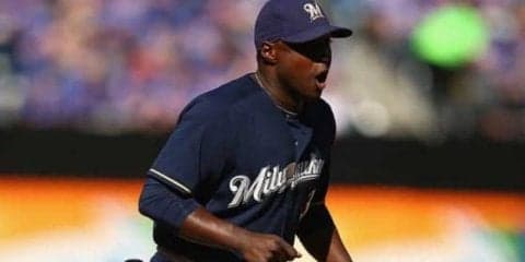 元オリ助っ人の“爆笑”珍プレーが話題　寝転がり球をフーフー…「努力に感謝」