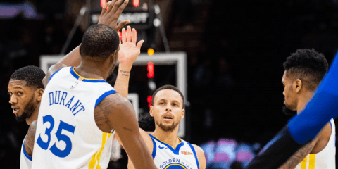 ステフィン・カリーが復帰3試合目、かつての好敵手キャブスを相手に42得点の大暴れ