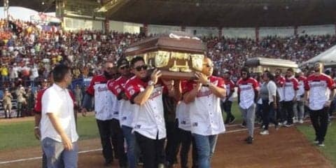 事故死したバルブエナの葬儀行われる　生還した元ヤクルトのリベロも参列