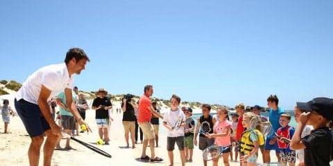 「フェデラー2世」も親しむテニス。「始めて2、3年は経つよ」と紹介