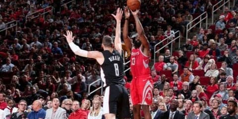 ロケッツの超攻撃的スタイルは健在、NBA新記録の3ポイントシュート26本を決める