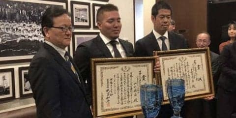 西武山川＆多和田“故郷”から特別賞、栄誉賞を授与　「大きくなって帰れる」