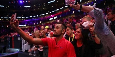 「問題児」キリオスはチャリティへの前向きな取り組みを継続。リフレッシュで来季へのはずみになるか