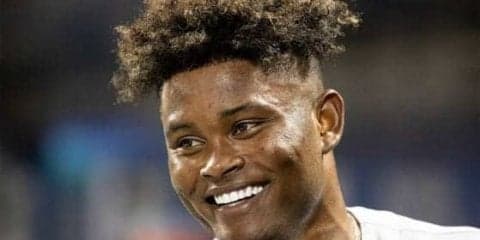 【MLB】小さな野球ボールで…現役メジャーリーガーが驚異のリフティング技術披露!?