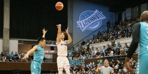 五十嵐圭のゲームコントロールで新潟が快勝、速い展開のバスケで京都を振り切る