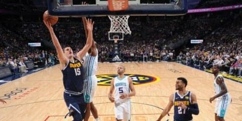 好調ナゲッツがホーム10連勝、ニコラ・ヨキッチは満員の観客の前でMJ以来の快挙