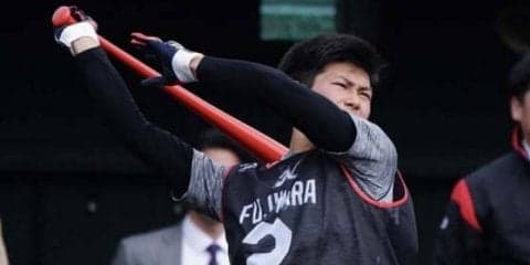 ロッテドラ1藤原“赤バット”で鋭いスイング披露　「まだまだ高校生レベル」