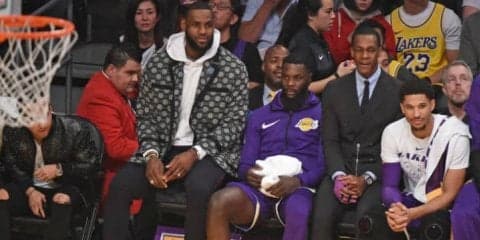 リハビリを続けるレブロン・ジェームズ、古巣キャブズ戦には出場できず