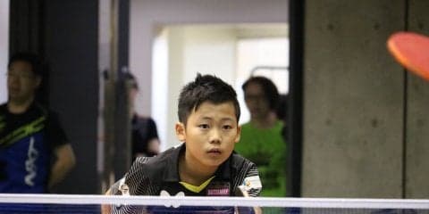 【卓球】“第2の張本”松島輝空が水谷の「ピン球リフティング」に挑戦　バランス感覚がすごすぎる…