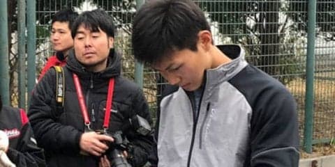 ロッテ新人が寒空の下で“即席サイン会”　藤原「こういうことも大事にしたい」