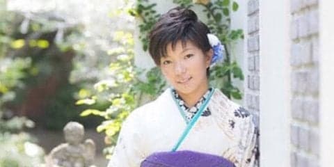 【女子プロ野球】新成人のフローラ浅野、白と紫の振袖姿で「ベストナイン」と「完全優勝」誓う