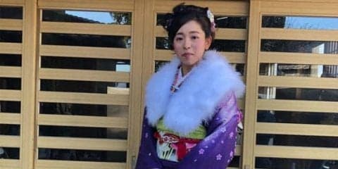 【女子プロ野球】新成人のディオーネ森、紫基調の振袖姿披露　「前人未到」の130キロ到達誓う