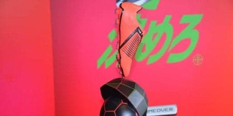 ゴルフショットを参考に作られた、世界的ストライカーも愛用するスパイク「PHANTOMVNM（ファントム ヴェノム）」