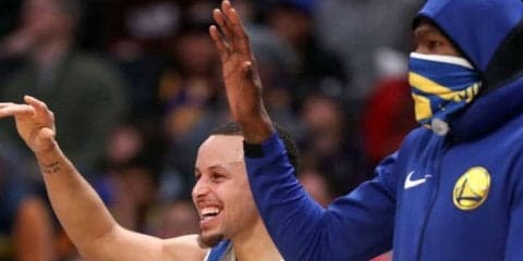 ウォリアーズが第1クォーターでNBA新記録の51得点、ナゲッツを下し首位浮上