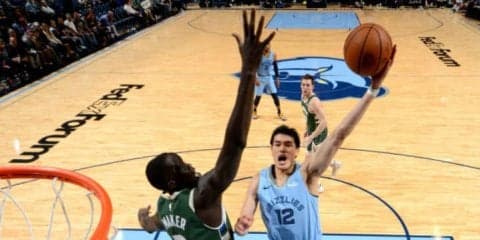 グリズリーズの渡邊雄太がNBA6試合目に出場も、得点への気合が空回りする結果に