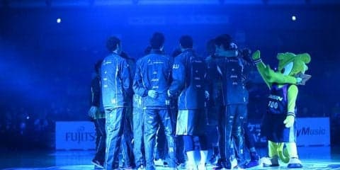 大学生コンビ活躍も、71年目の名門チームの苦闘続く