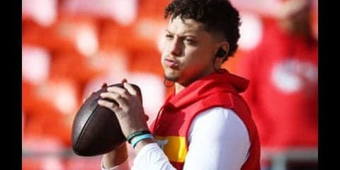 NFL「ファイナル４」は新旧QB対決。スーパーボウルに進むのは？