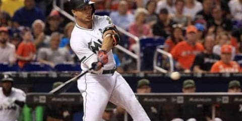 MLB現役が選出「偉大なホームラン」トップ10　左翼手が動けない驚愕の場外弾