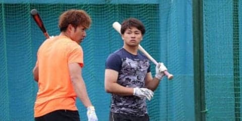 鷹の21歳捕手、柳田から伝授された打撃の“極意”「右投手こそ逆方向に打て」
