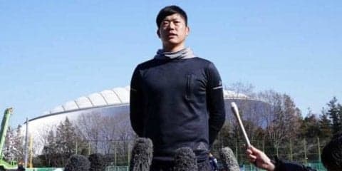 西武内海が自主トレ公開「順調に仕上がってる」中村に抱擁、新天地に溶け込む