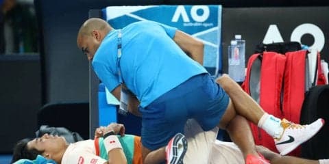 【速報】錦織 無念の途中棄権でベスト4ならず。ロングマッチの疲労かフットワーク重く[全豪オープン]