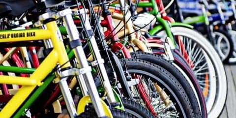 自転車の“車輪”でボールを扱う。サイクルサッカーには長い歴史が