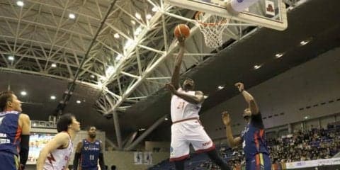 バンバ投入からのトラップディフェンスが決め手に、川崎が神奈川ダービーを制す