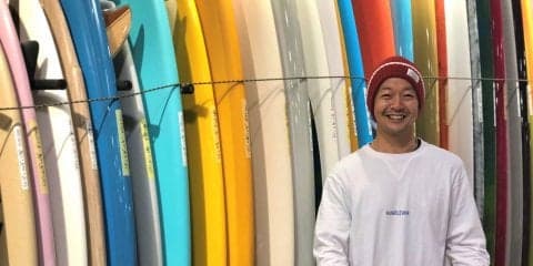 プロサーファー佐藤和也がH.L.N.A STORE 湘南店とサーフプロフェッショナルスタッフ契約