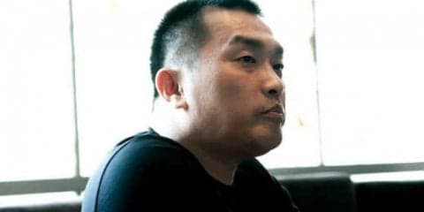 “レジェンド”山本昌氏が大物歌手に変身？　ギンギラのド派手ジャケット姿を披露