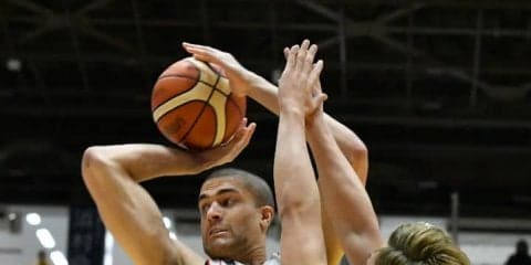 勝負を分けたオフェンスリバウンド、千葉ジェッツが栃木に3点差で競り勝ち14連勝